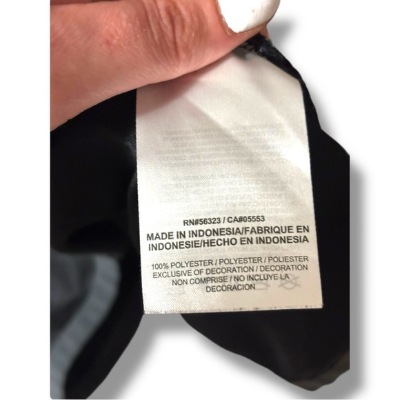 Nike Women’s Black With Grey Details Full-Zip Lightweight Sports Jacket - Picture 14 of 16